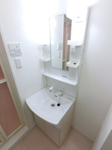 Pear Residence Central Parkの独立洗面台