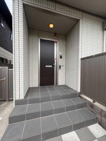 下石原３丁目戸建のエントランス