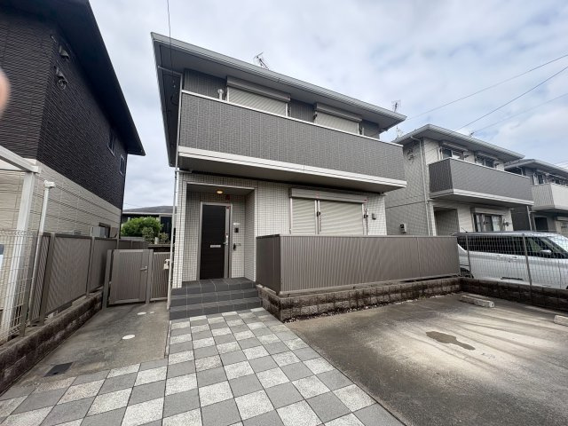 下石原３丁目戸建の玄関