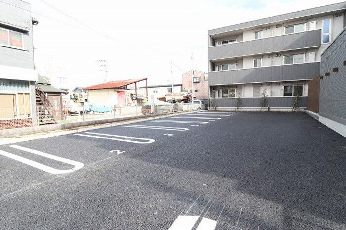 アベニールの駐車場
