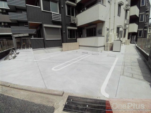 サンパティーク住吉の駐車場