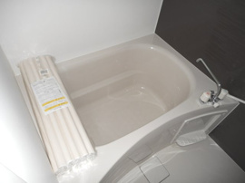 コンパクトで使いやすいお風呂です