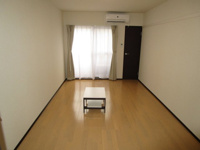 落ち着いて過ごせるお部屋なので、寝室にいかがでしょうか