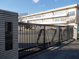 吉見町立東第一小学校まで680m