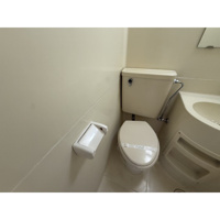 ゆったりとした空間のトイレです