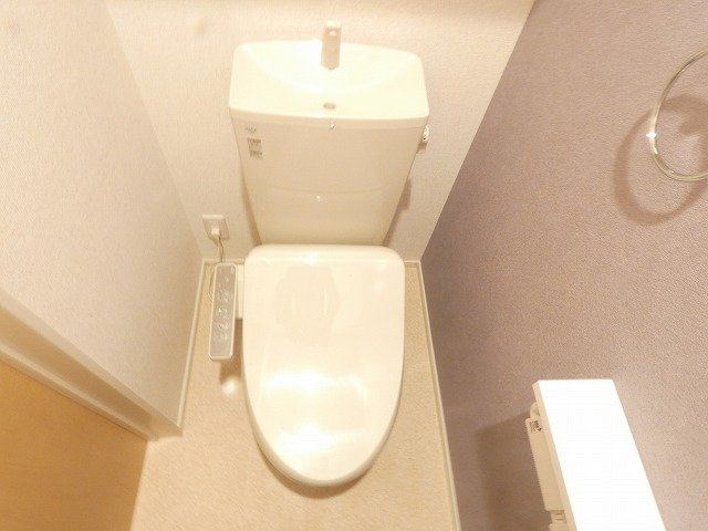 コンパクトで使いやすいトイレです