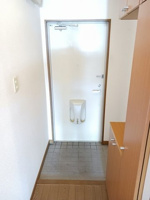 落ち着いた玄関です