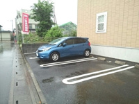 車をお持ちの方に嬉しい駐車場付きの物件です
