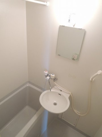 コンパクトで使いやすいお風呂です
