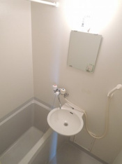 コンパクトで使いやすいお風呂です