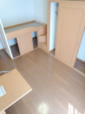 明るい色調の室内です