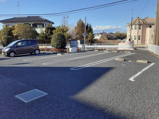 車をお持ちの方に嬉しい駐車場付きの物件です