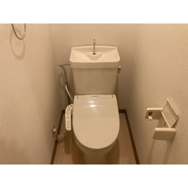 コンパクトで使いやすいトイレです