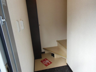 １階に玄関があり、階段が専有になります