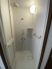 コンパクトで使いやすいシャワールームです