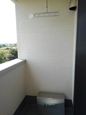 落ち着いた時間を過ごせるバルコニーです