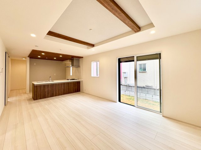 《仲介手数料半額》狭山市南入曽　新築戸建　全１棟　の居間・リビング|LDK22帖