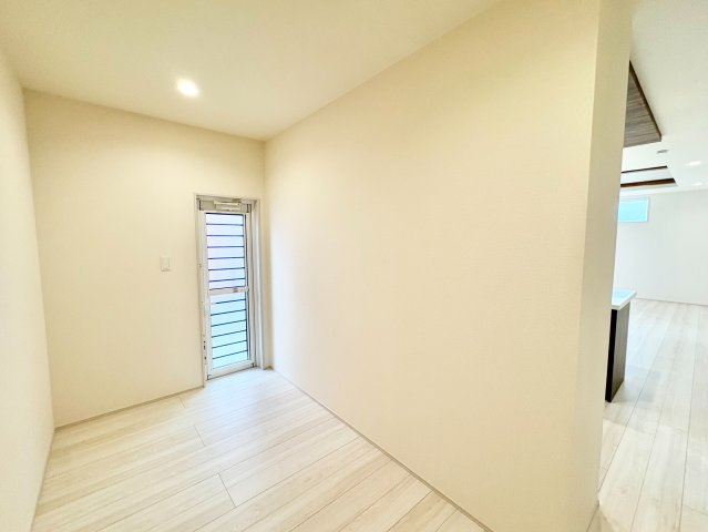 《仲介手数料半額》狭山市南入曽　新築戸建　全１棟　の洋室|パントリー