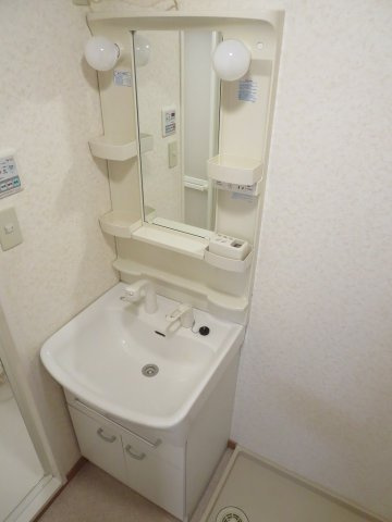 明るい洗面所です