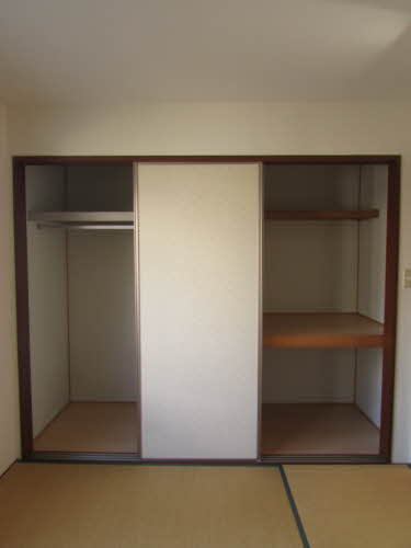 フォーレス・いすずBの和室