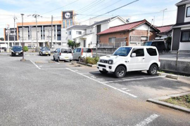 駐車場があるので、車を買う予定の方も安心です