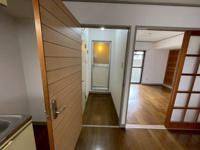 明るい色調の室内です