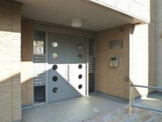 シャイニングハイロードのエントランス