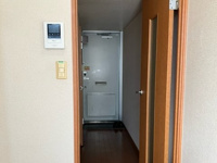 収納もある玄関です