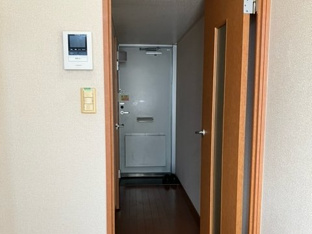 収納もある玄関です