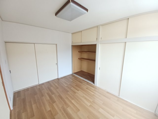 スタンダードな洋室です