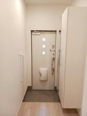 収納もある玄関です