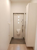 収納もある玄関です