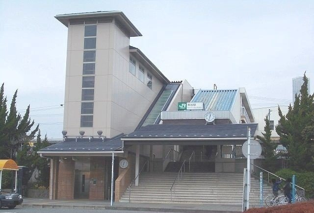 東海道線・鴨宮駅まで940m