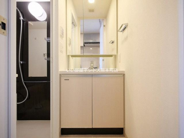 コンフォリア阿波座の独立洗面台
