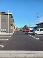 駐車場があるので、車を買う予定の方も安心です