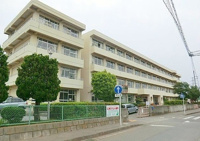 愛川町立菅原小学校まで680m