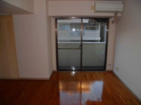 落ち着いた色調の洋室です