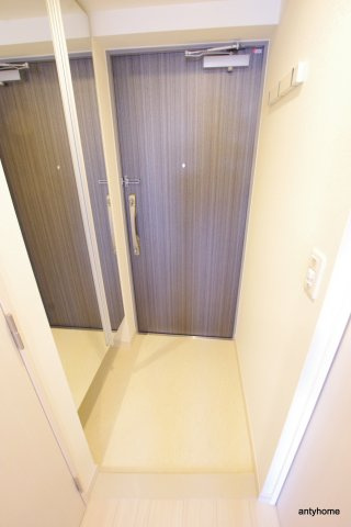 ライブカーサ本町　仲介手数料無料の玄関