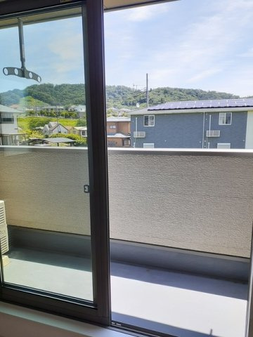 落ち着いた時間を過ごせるバルコニーです