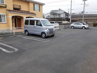駐車場があるので、車を買う予定の方も安心です