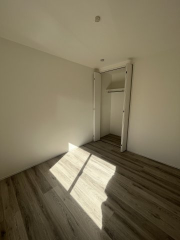 コンパクトで使いやすい洋室です