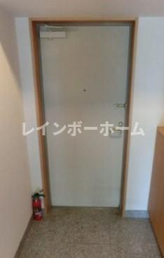 ラグジュアリーガーデン東松戸の玄関|明るい玄関です