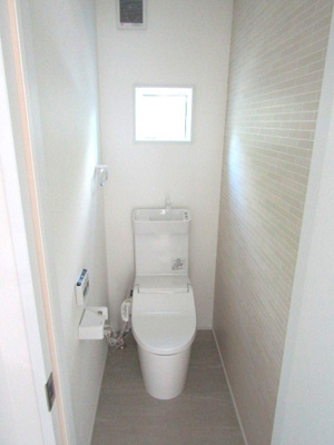 【トイレ】 | 【再生住宅】石和町唐柏 | 落ち着いた色調のトイレです