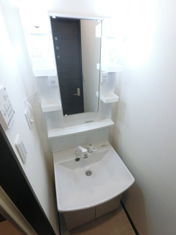 アンブラッセ要町の独立洗面台