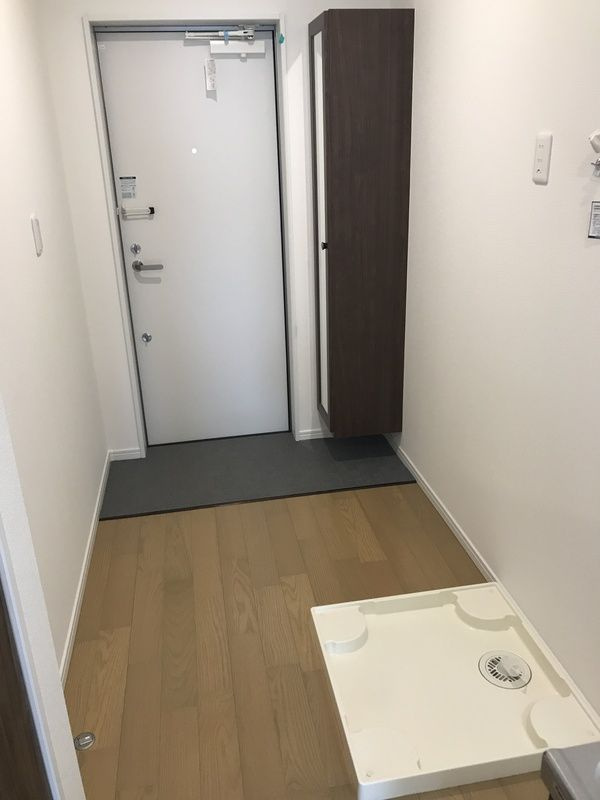 リロアン新松戸の玄関