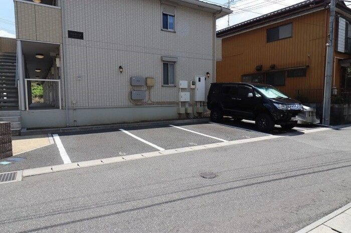 アルテールの駐車場