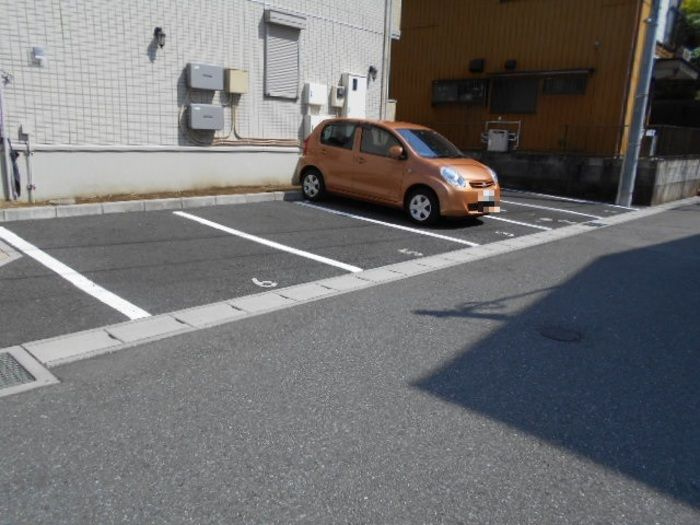 アルテールの駐車場