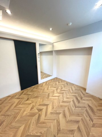 レジデンス國富1階店舗の内装|Ethtetic Room
