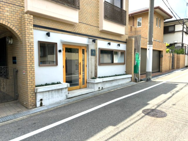 レジデンス國富1階店舗の外観