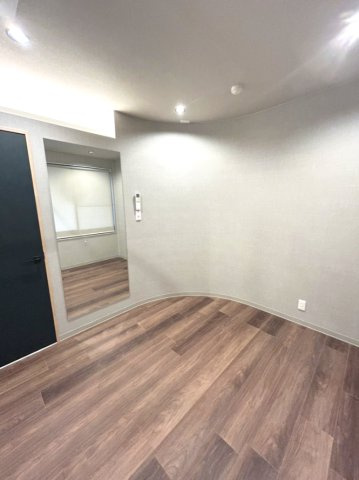 レジデンス國富1階店舗の内装|Stretch Room 1